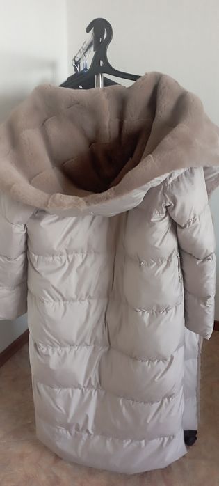 Пуховик зимний с капюшоном
