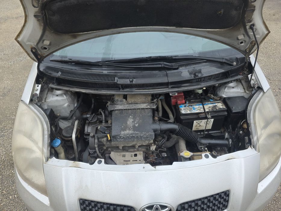 Toyota Yaris 1.3 на части