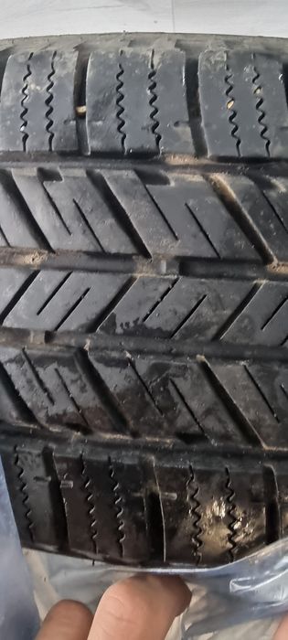 Шины 225/65/17 всесезонка почти новые