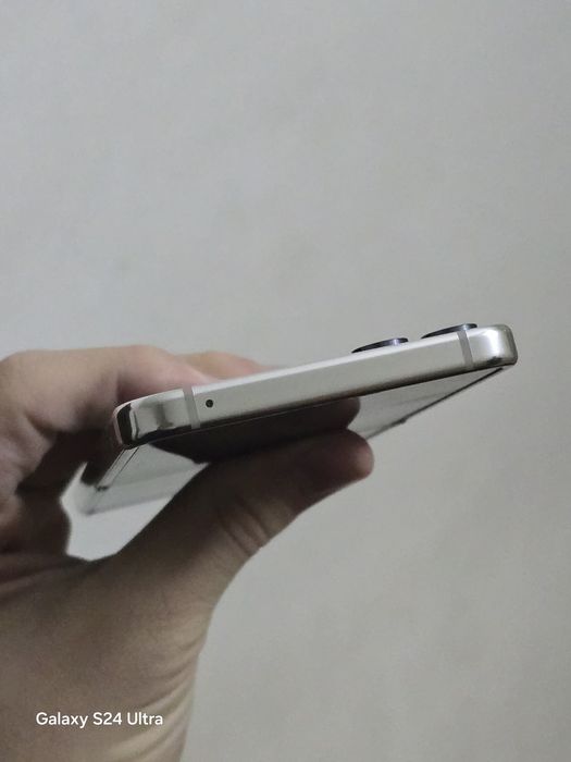 Samsung Galaxy Z flip 5 350$