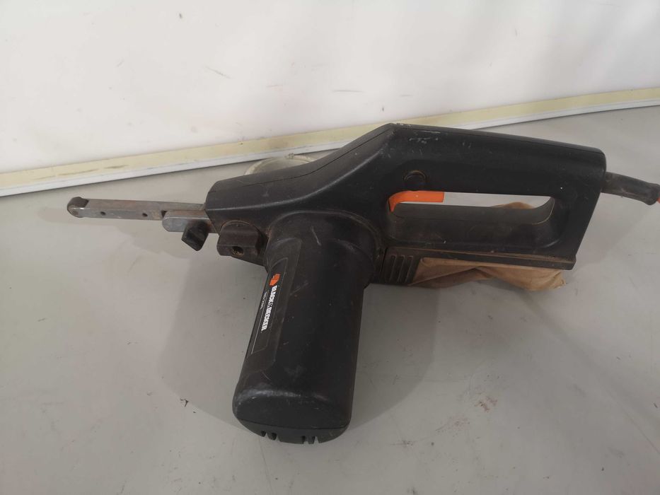 Лентов шлайф / прав - Black & Decker 300W