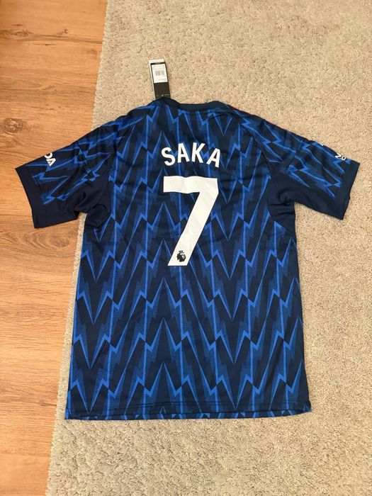 Tricou Saka.