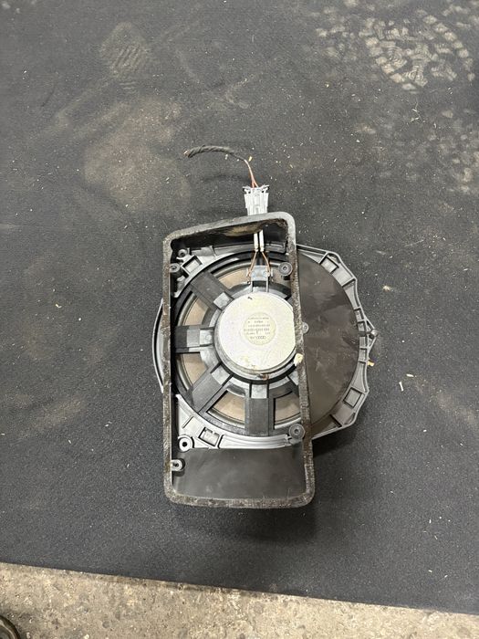 Audi A4 B7 Високоговорител