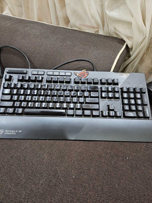 Проводная игровая клавиатура ASUS ROG Strix Flare (Cherry MX Red)