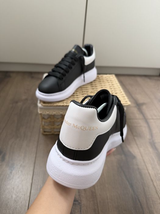 Adidasi ALEXANDER McQueen Negrii Baieti | Fete | Model unisex | Alexander Mcqueen ALB | ALexander McQueen Negru Alb | Alexander McQueen Negru