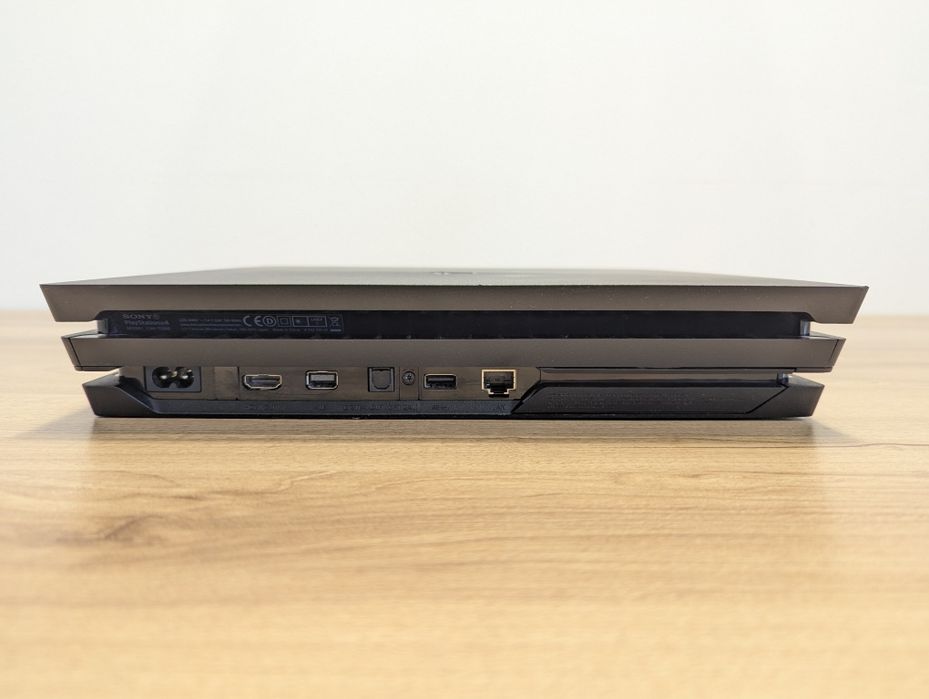 PS4 Pro Modat 1TB – Stare excelentă