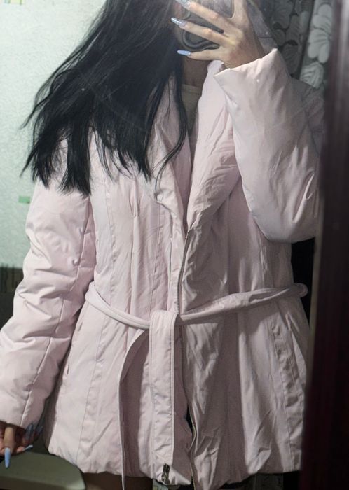 Розовая дутая куртка