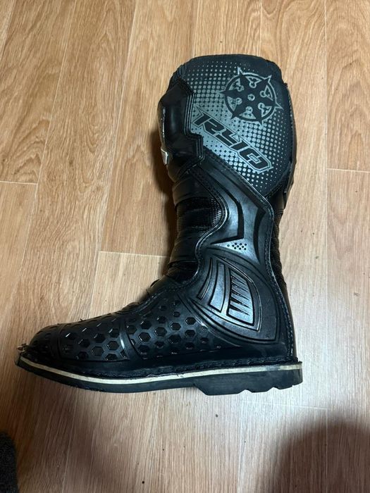 Продам мотоботы размер42