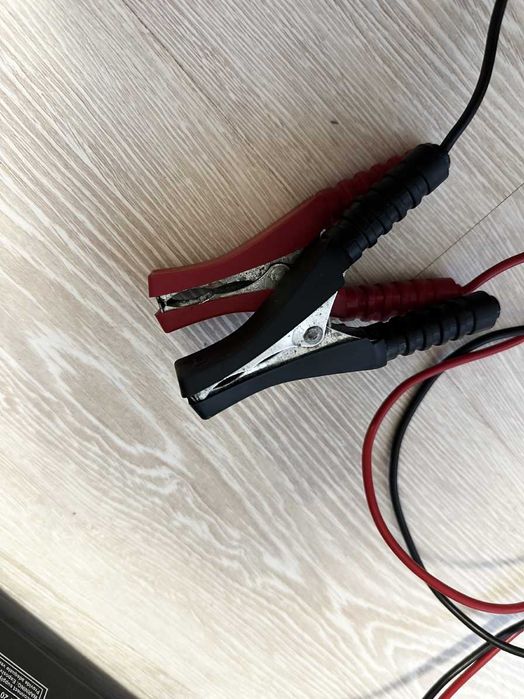 Зарядно за аĸумулатори Raider RD-BC12 (12V/24V, фунĸция BOOST)