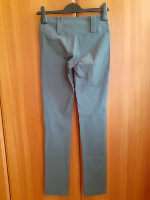 Pantaloni gri inchis
