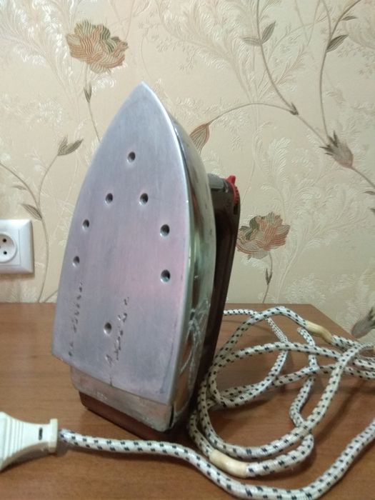 Продам утюг советский