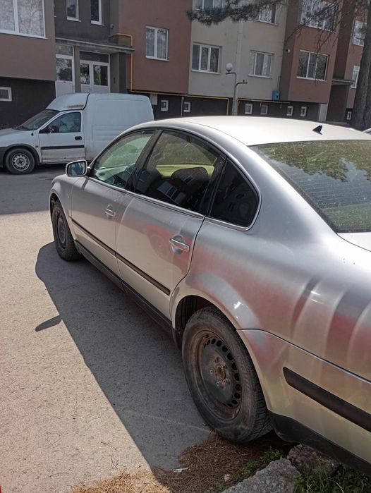 Продава се цяла за части