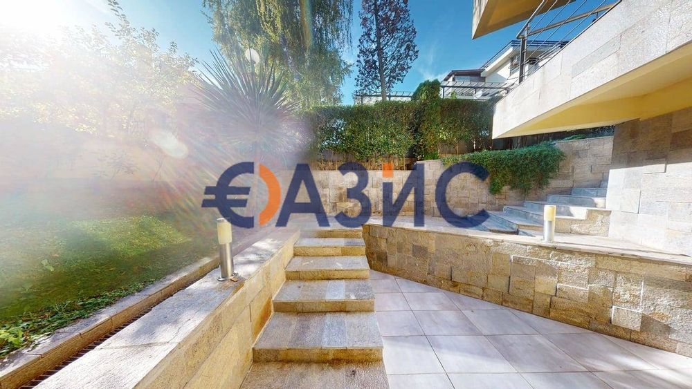 Продава се Къща в к.к. Слънчев бряг - 415 кв.м за 1100 €/кв.м - Снимка #11