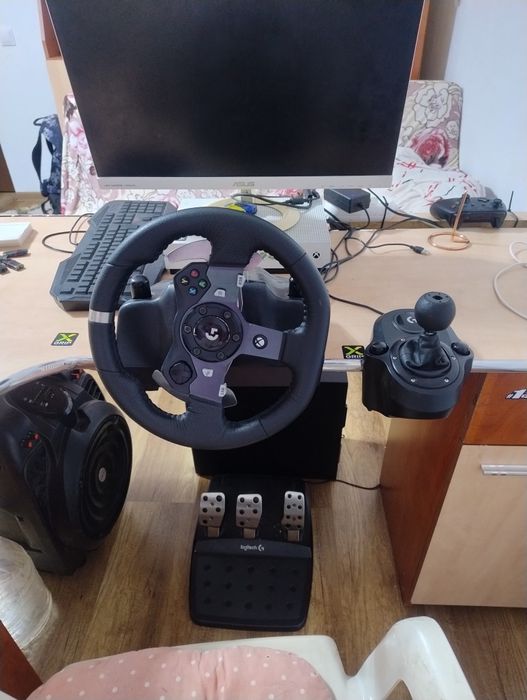 Vând Xbox cu volan Logitech 920