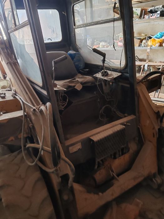 Продам погрузчик UNC 060