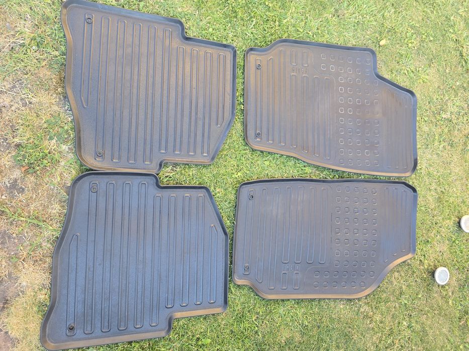 Diverse piese skoda fabia / baterie Caranda / roti R14