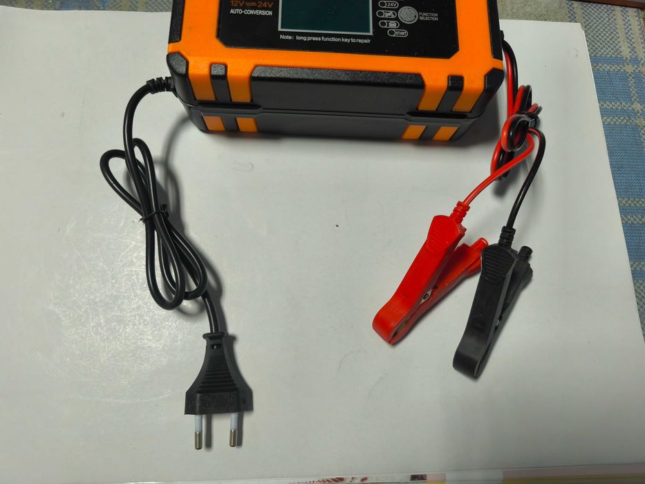 Redresor auto 12/24 V 10 A cu impuls inteligent