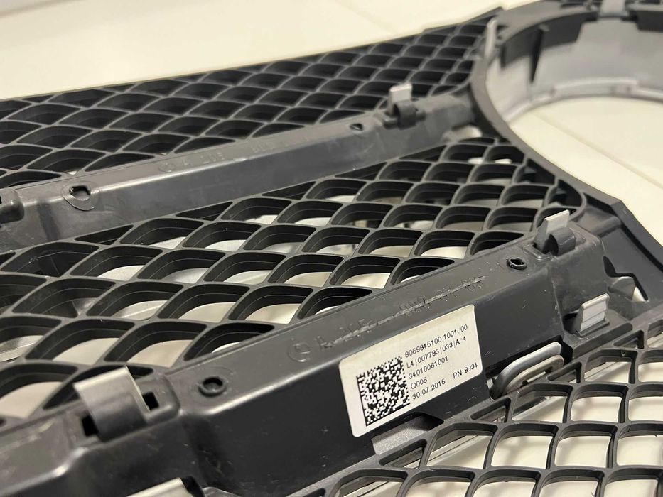 Grilă ORIGINALĂ Mercedes C-Class W205 (2014-2018) Avantgarde / AMG Line