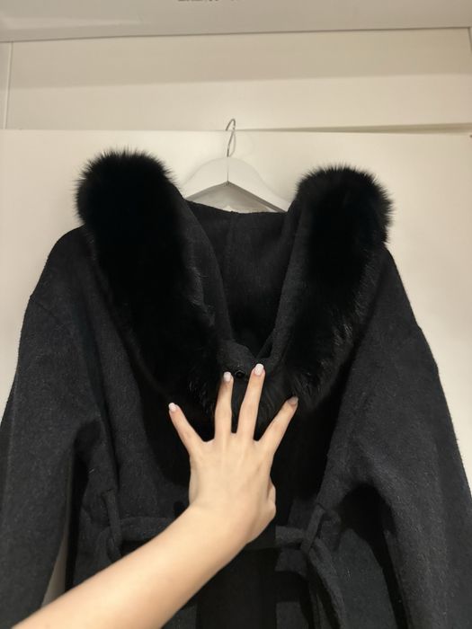 Черно вълнено палто с лисица
