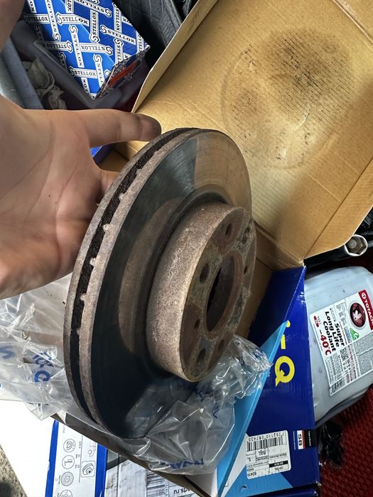 Хонда цивик ЕК3 1998 год 4х100 передние нужно проточить