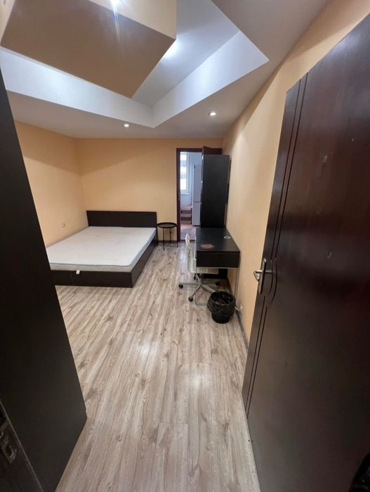 Център тристаен 600€
