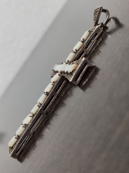 Cruce victoriana din argint și sidef