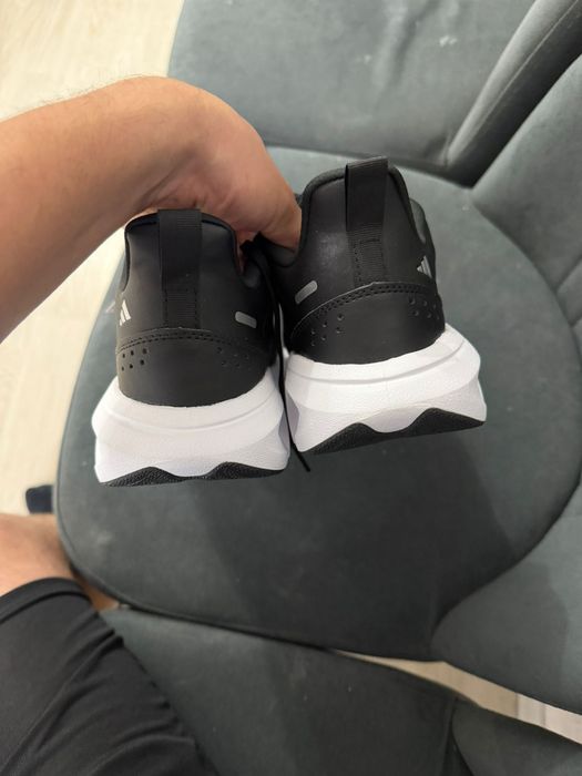 Кроссовки Adıdas