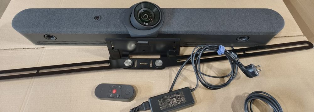 Конферентна камера Logitech VR0019 + 2 микрофона + стойка за ТВ