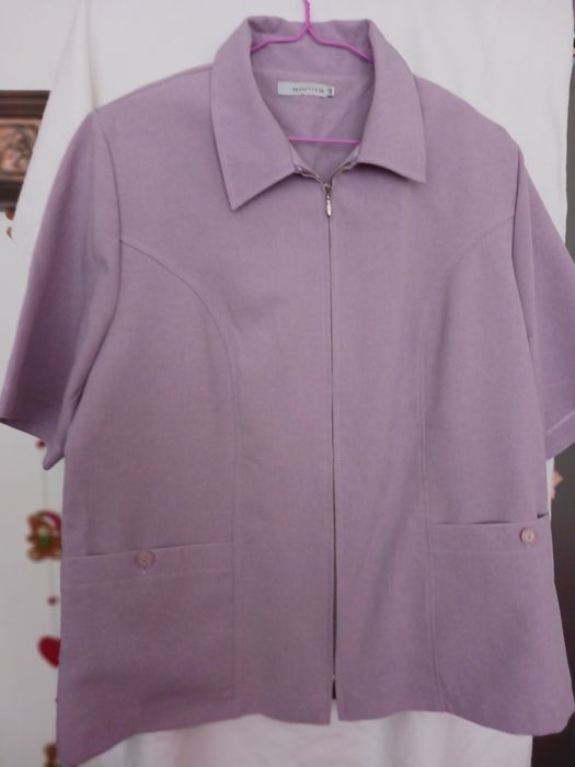 Дамски костюм бледо лилав цвят.Голям размер.