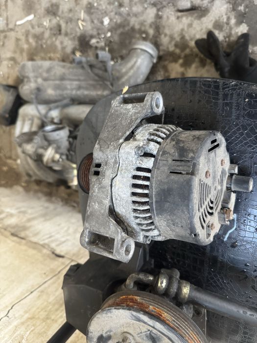 продам запчастьи на мерс 124