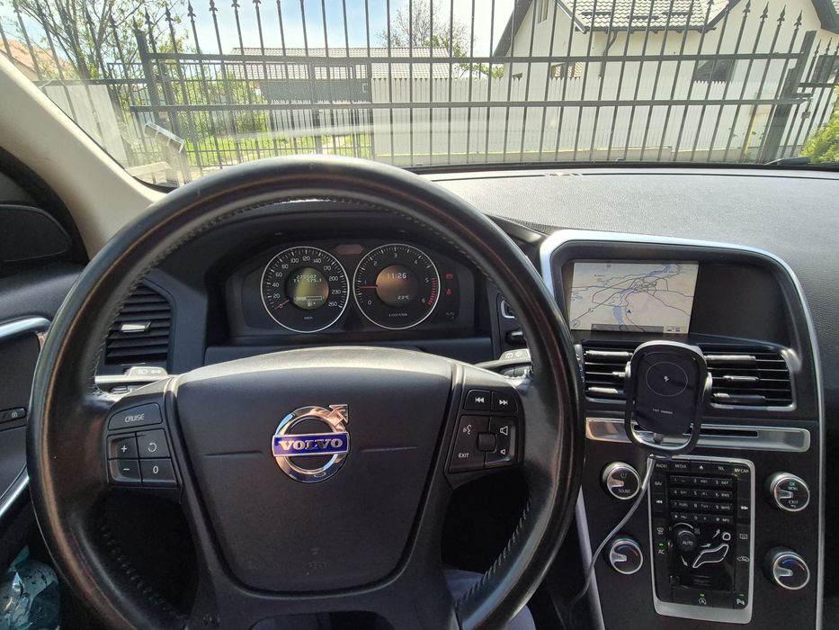 Volvo XC60 2.0 Diesel -5 pistoane• Manual • Navigație • City Safety • Întreținut
Vând