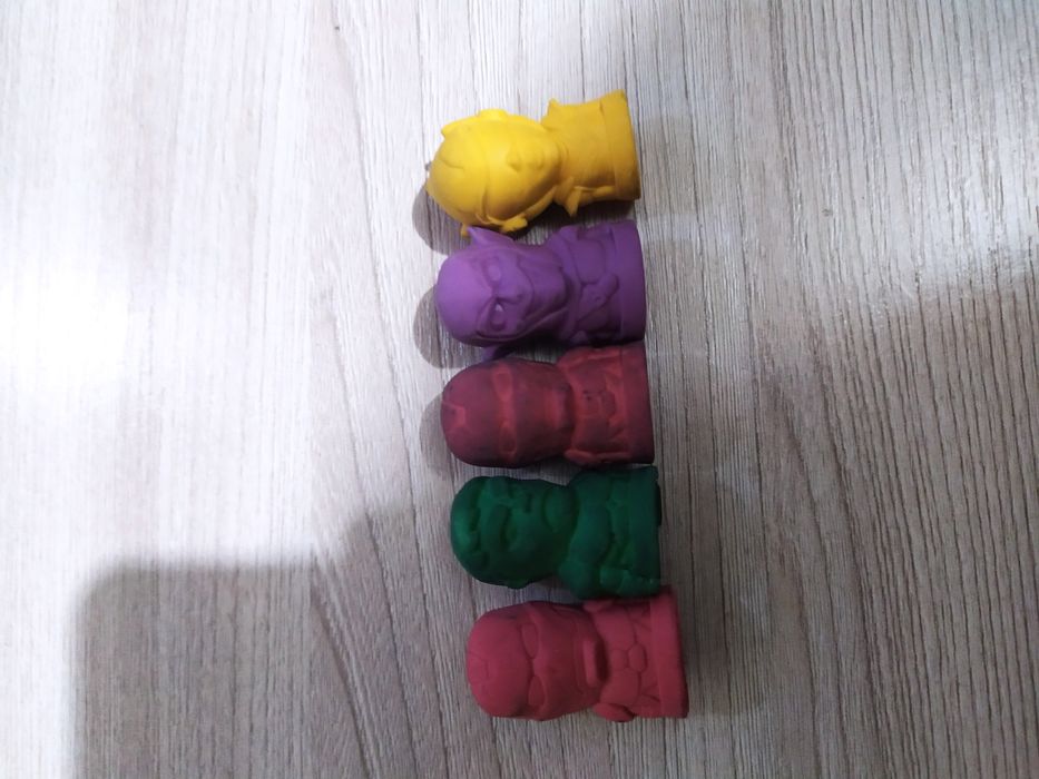 Продам ластики Марвел.