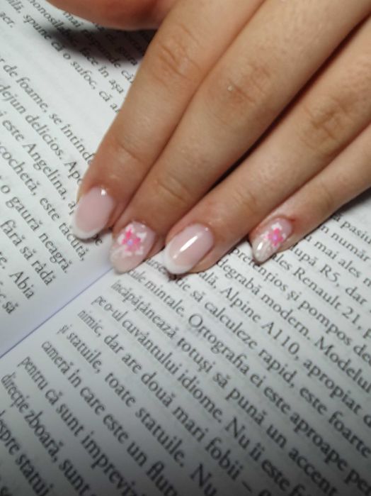 Aplic unghii cu gel sau semi