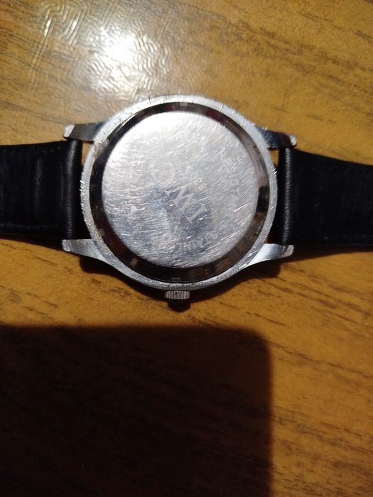 Продается механические фирменные часы. В отличном состоянии.