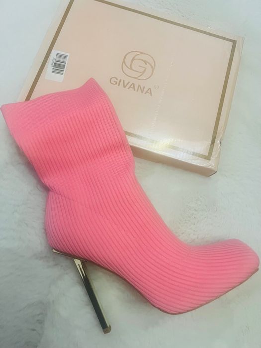 Дамски боти с ток