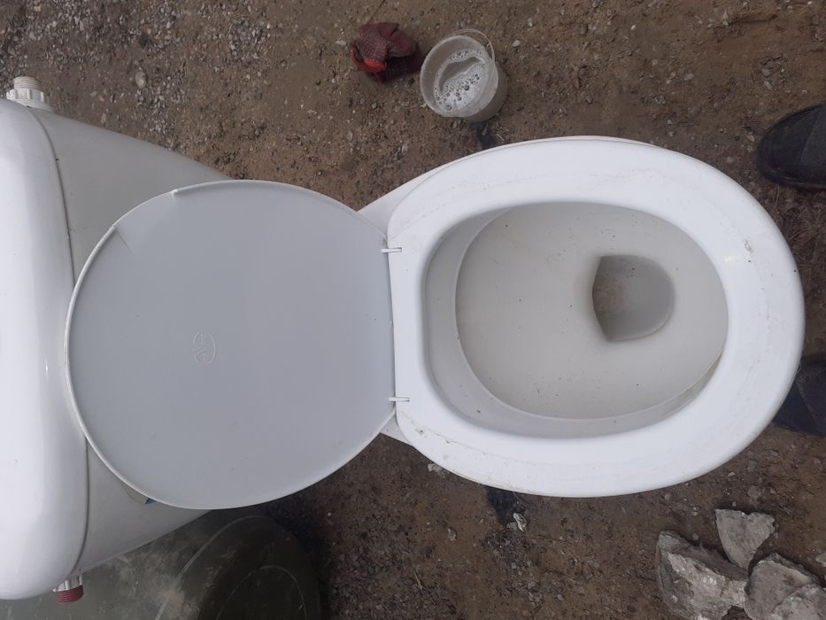 Унитаз в сборе  в хорошем состоянии