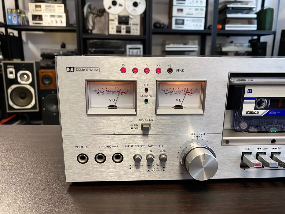 Чудесен касетен дек JVC