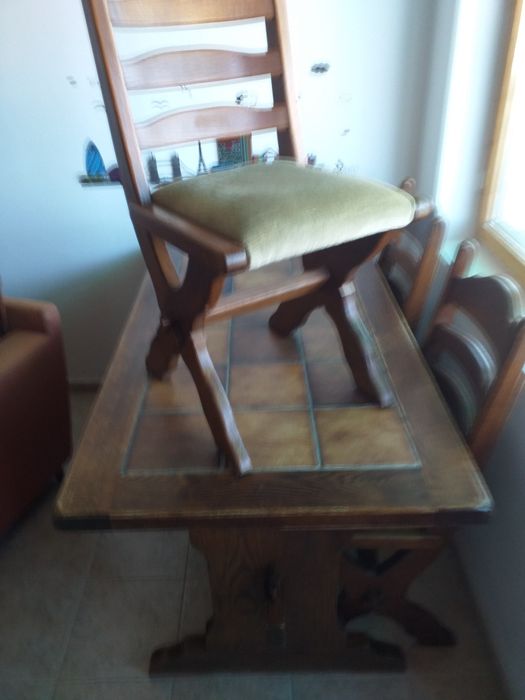 Мебели от масив  комлект маса,4стола,скрин и 2 малки шкафа