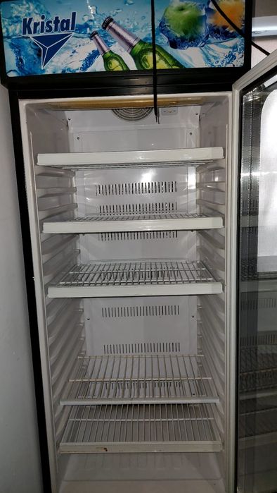 Продам витринный холодильник