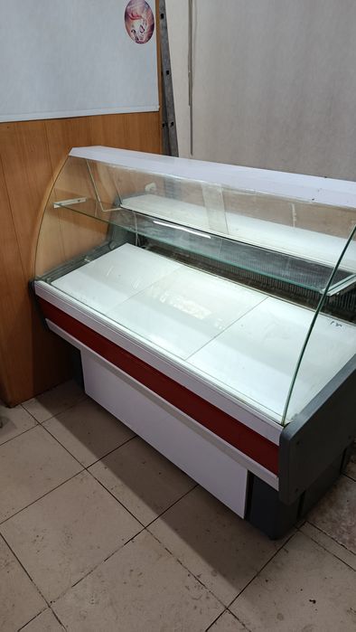 Продается витрина холодильник. 2 штуки.