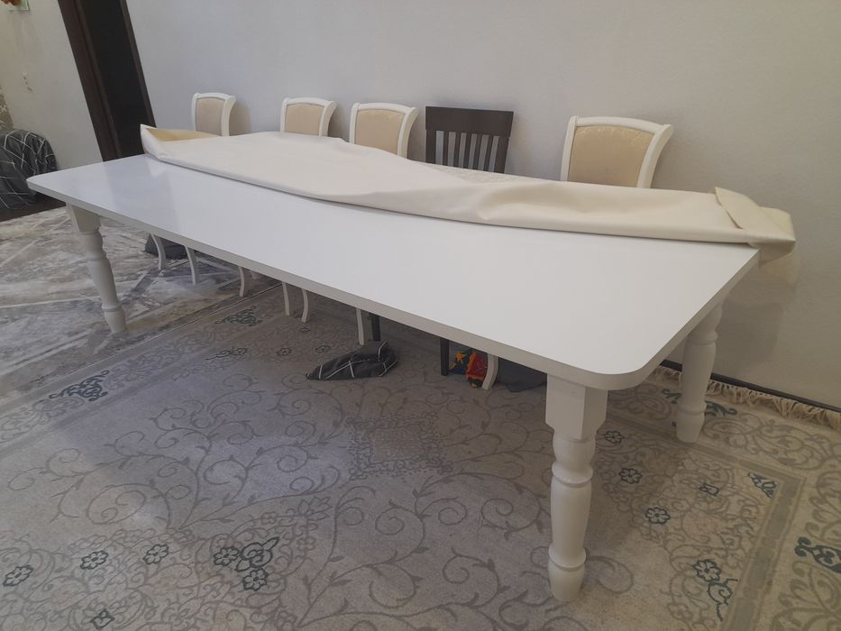 Продаётся  стол гостиной