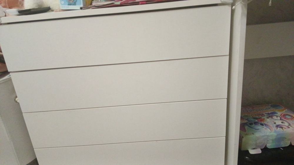 Продам кроватку, комод, стол