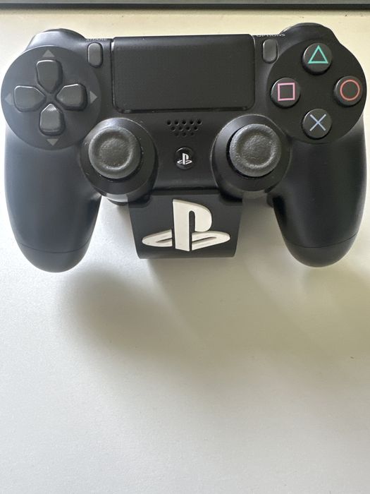 PlayStation 4 Slim + 2 джойстика (с нови батерии) + яка стойка