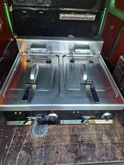 GGMGASTRO Friteuza electrica - 10 + 10 litri (18kW)
SKU EFK873H-10+10N