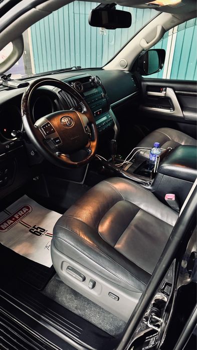 Toyota Land Cruiser 200