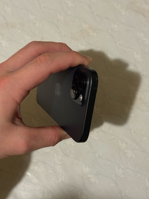 Оригинальный iPhone 15, матовый цвет