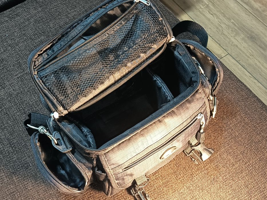 Nikon D40 + obiectiv 18–55mm + multe accesorii – KIT FOTO COMPLET