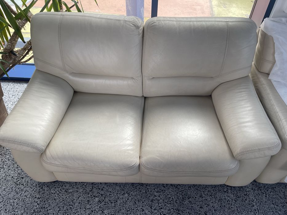 Vand canapea din piele cu 2 locuri Mobexpert