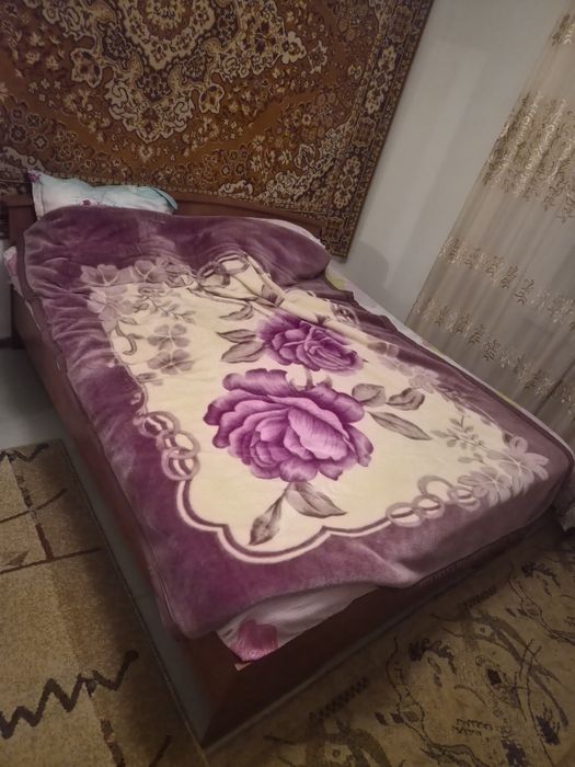 Шифанер, кровать, стол, стулья