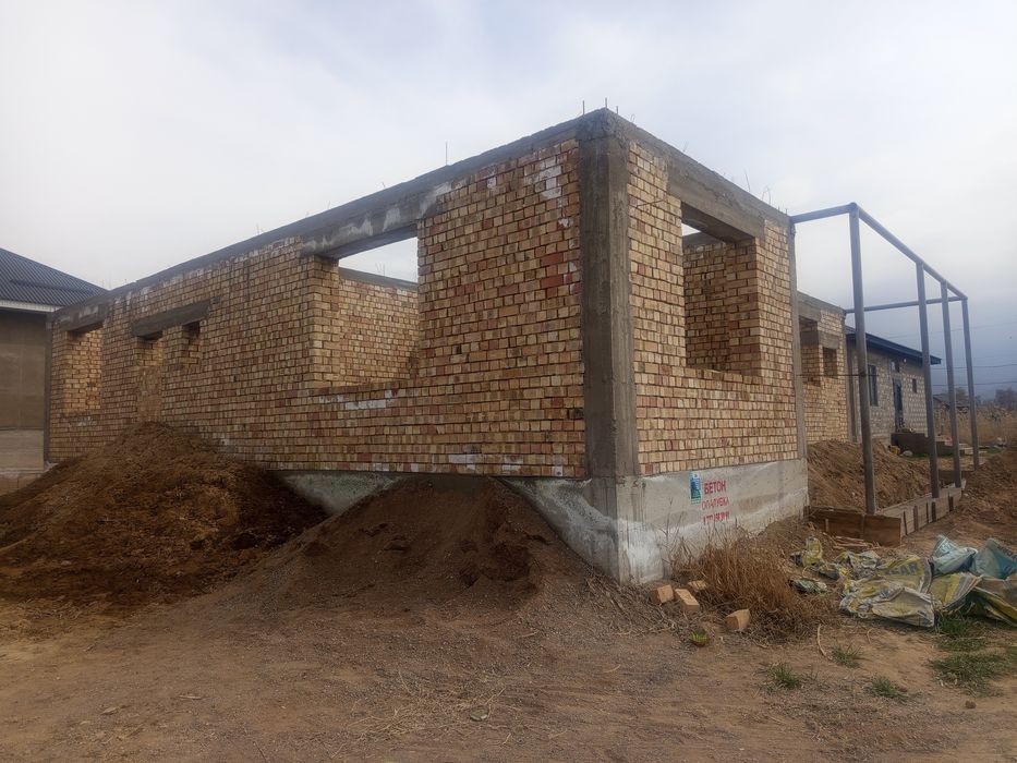 Продается кирпичный дом без крыши!